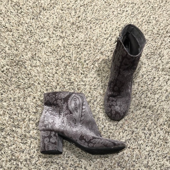 Zigi Soho Nydia Ankle Boots Size 9.5 Gray Velvet Floral Paisley - Picture 2 of 8